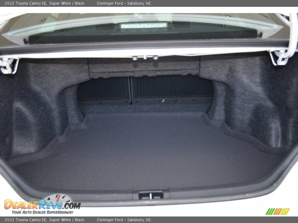 2013 Toyota Camry SE Super White / Black Photo #8