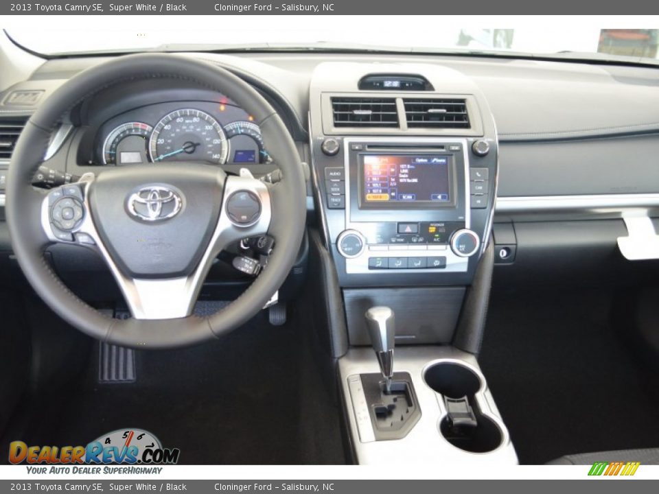 2013 Toyota Camry SE Super White / Black Photo #10
