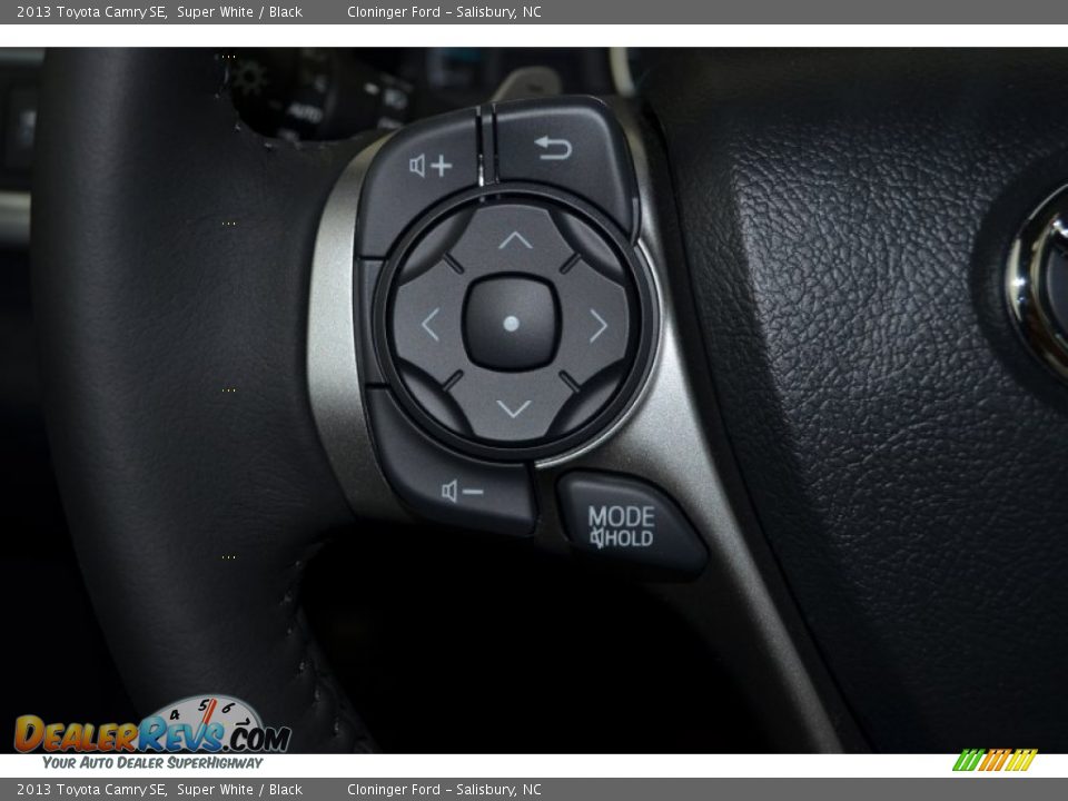 2013 Toyota Camry SE Super White / Black Photo #13