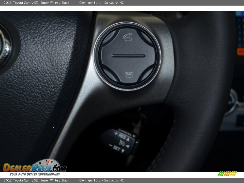 2013 Toyota Camry SE Super White / Black Photo #14