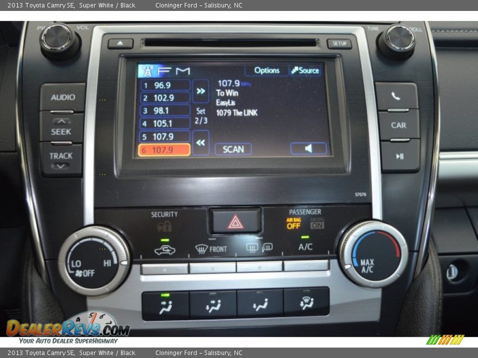2013 Toyota Camry SE Super White / Black Photo #16
