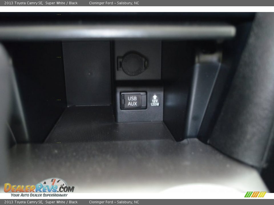 2013 Toyota Camry SE Super White / Black Photo #17