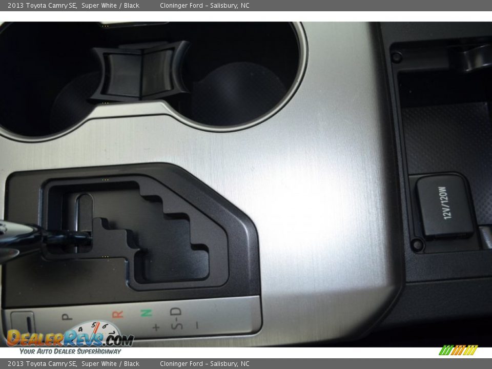 2013 Toyota Camry SE Super White / Black Photo #18