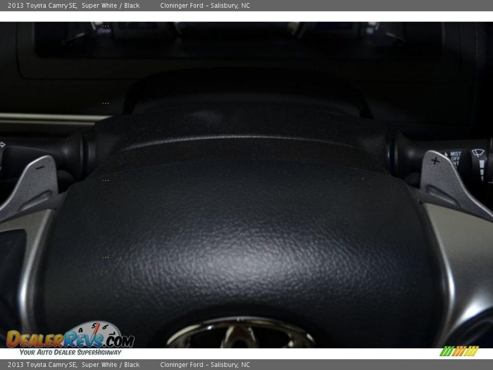 2013 Toyota Camry SE Super White / Black Photo #19