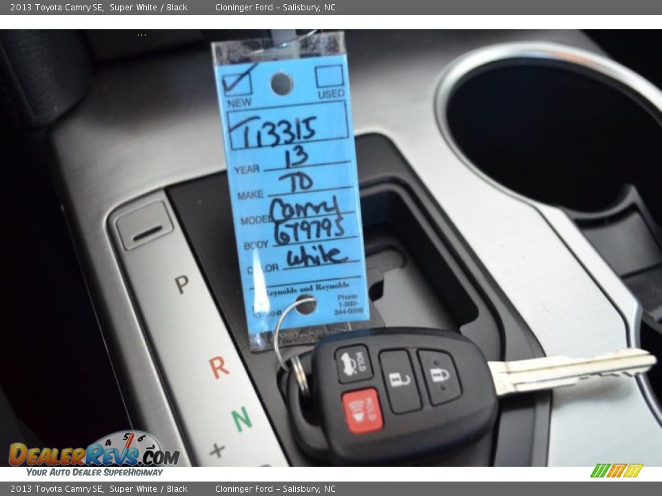 2013 Toyota Camry SE Super White / Black Photo #22
