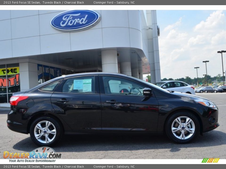 2013 Ford Focus SE Sedan Tuxedo Black / Charcoal Black Photo #2