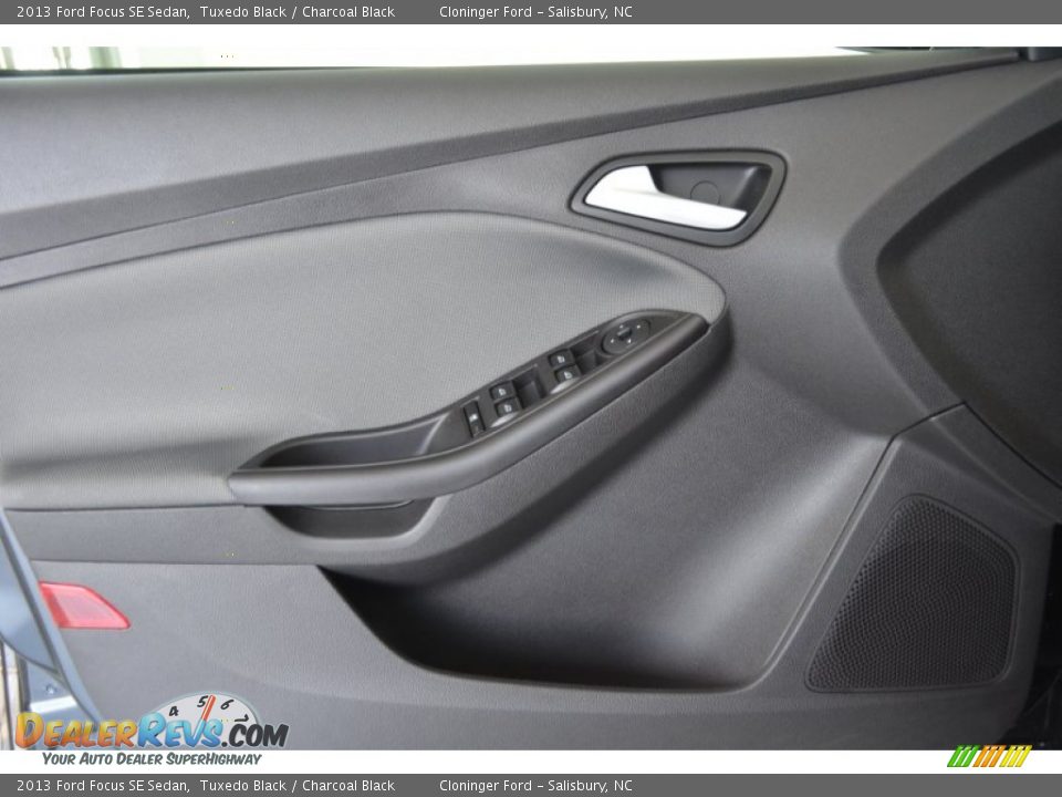 2013 Ford Focus SE Sedan Tuxedo Black / Charcoal Black Photo #4