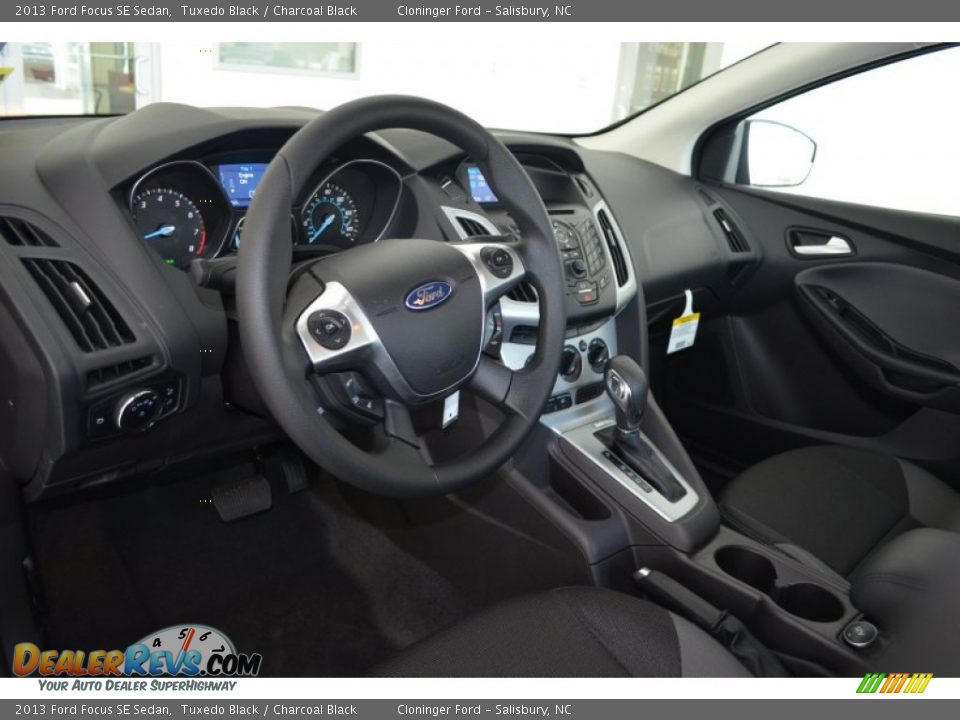 2013 Ford Focus SE Sedan Tuxedo Black / Charcoal Black Photo #6