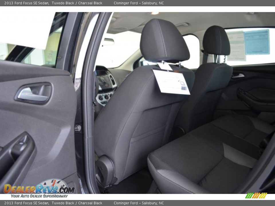2013 Ford Focus SE Sedan Tuxedo Black / Charcoal Black Photo #7