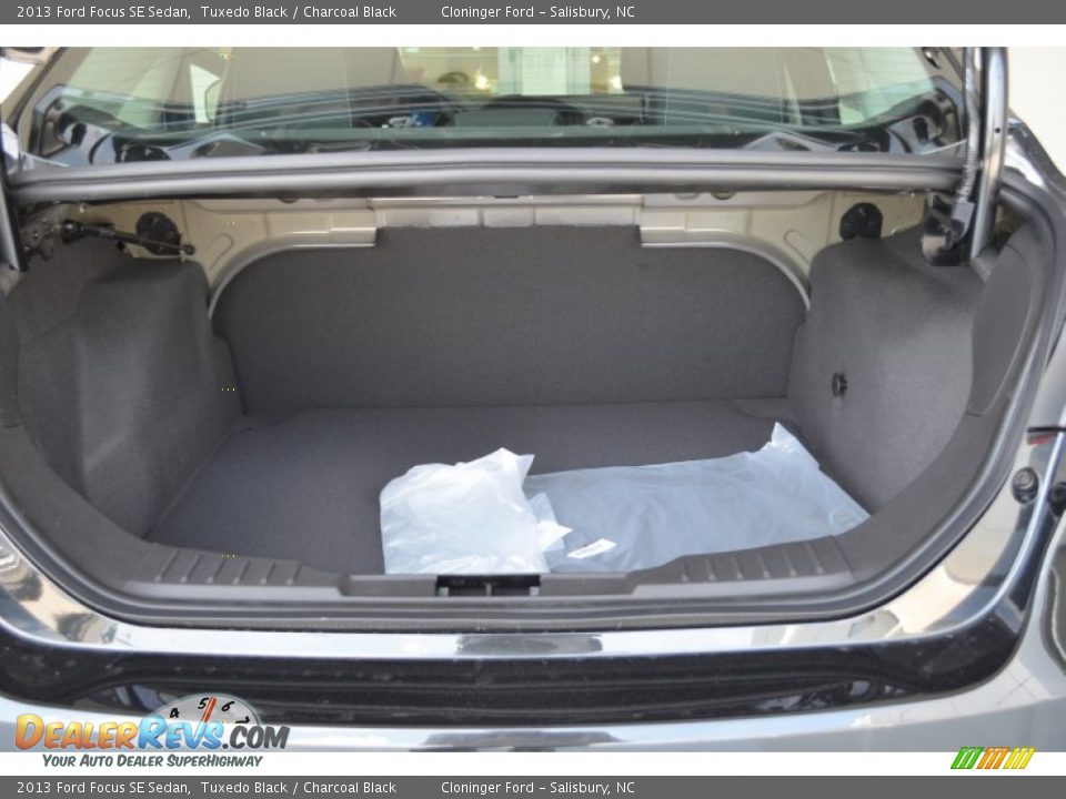 2013 Ford Focus SE Sedan Tuxedo Black / Charcoal Black Photo #8