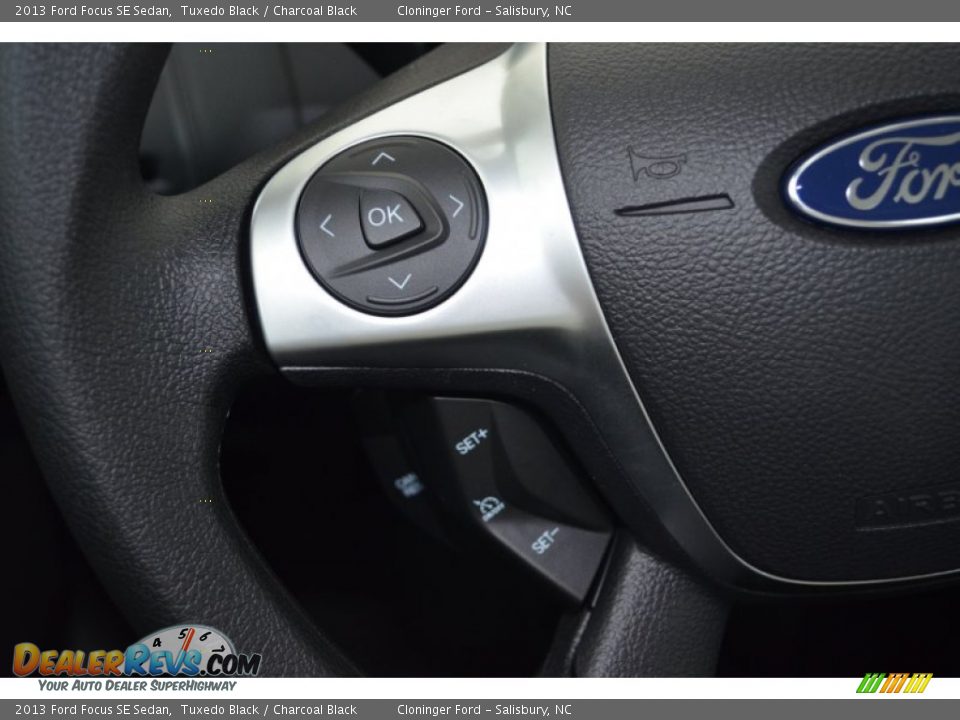 2013 Ford Focus SE Sedan Tuxedo Black / Charcoal Black Photo #12