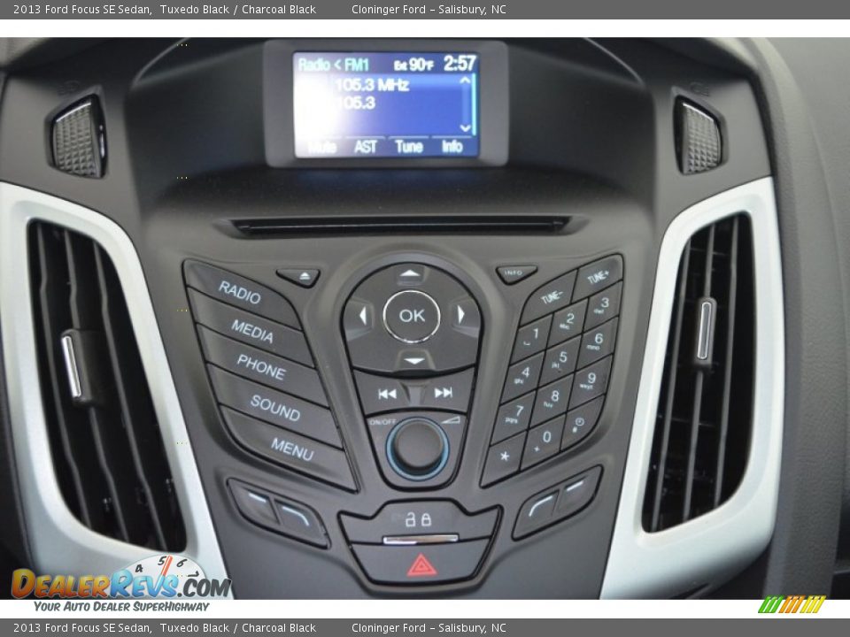 2013 Ford Focus SE Sedan Tuxedo Black / Charcoal Black Photo #15