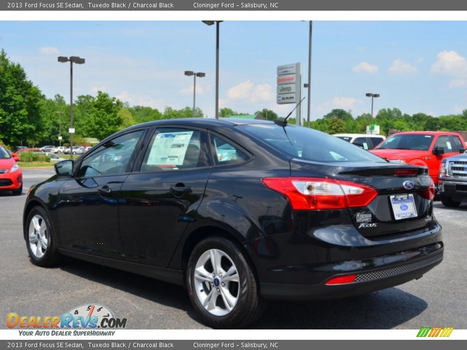 2013 Ford Focus SE Sedan Tuxedo Black / Charcoal Black Photo #21