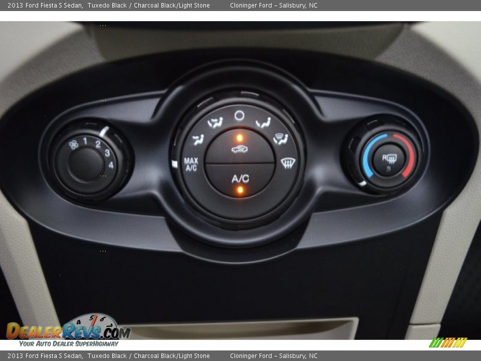 2013 Ford Fiesta S Sedan Tuxedo Black / Charcoal Black/Light Stone Photo #14