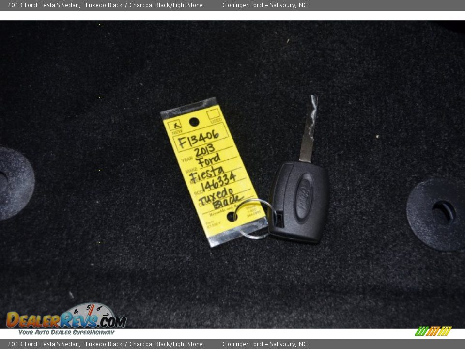2013 Ford Fiesta S Sedan Tuxedo Black / Charcoal Black/Light Stone Photo #16