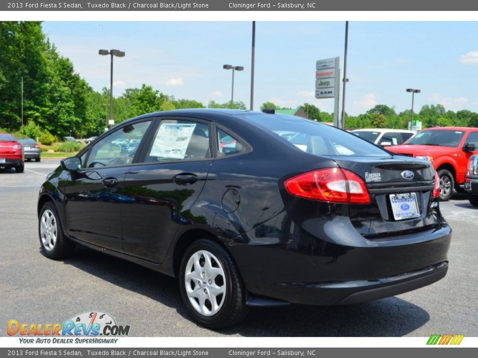 2013 Ford Fiesta S Sedan Tuxedo Black / Charcoal Black/Light Stone Photo #17