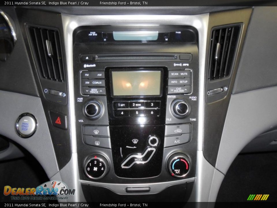 Controls of 2011 Hyundai Sonata SE Photo #24