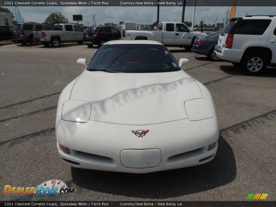 2001 Chevrolet Corvette Coupe Speedway White / Torch Red Photo #2