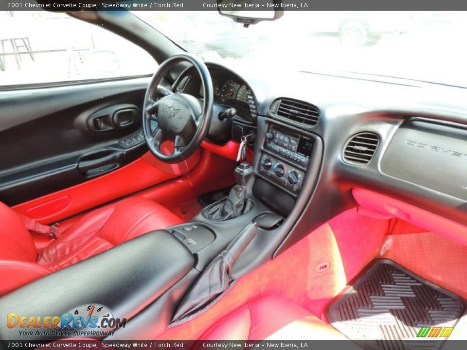 Dashboard of 2001 Chevrolet Corvette Coupe Photo #6