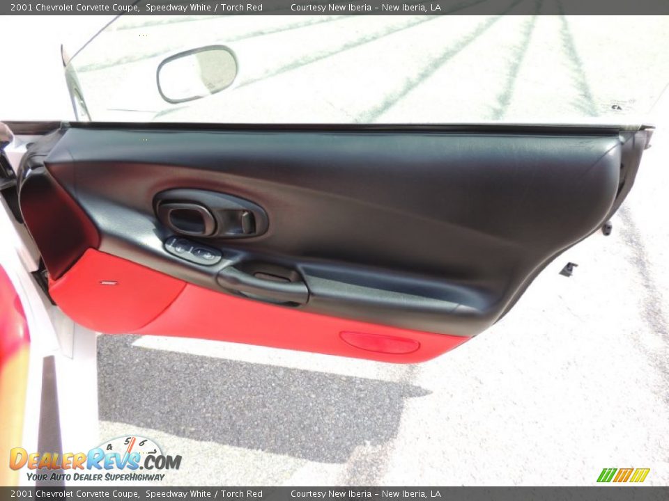2001 Chevrolet Corvette Coupe Speedway White / Torch Red Photo #7