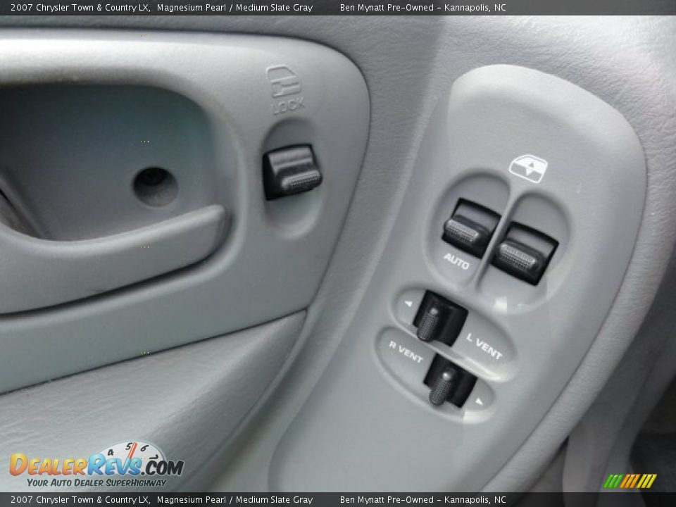 2007 Chrysler Town & Country LX Magnesium Pearl / Medium Slate Gray Photo #13