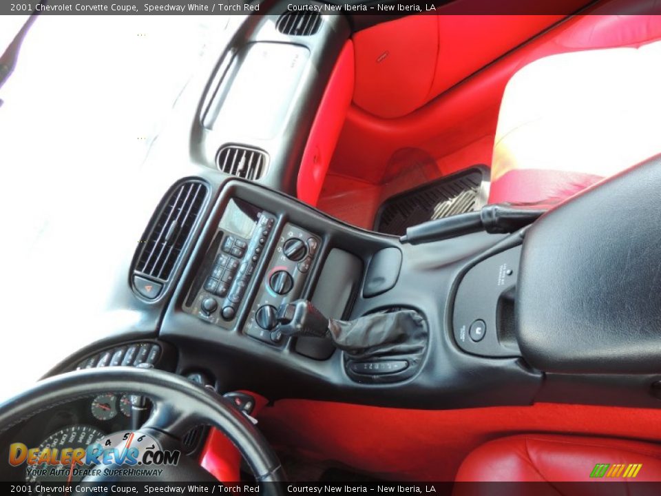 2001 Chevrolet Corvette Coupe Speedway White / Torch Red Photo #17