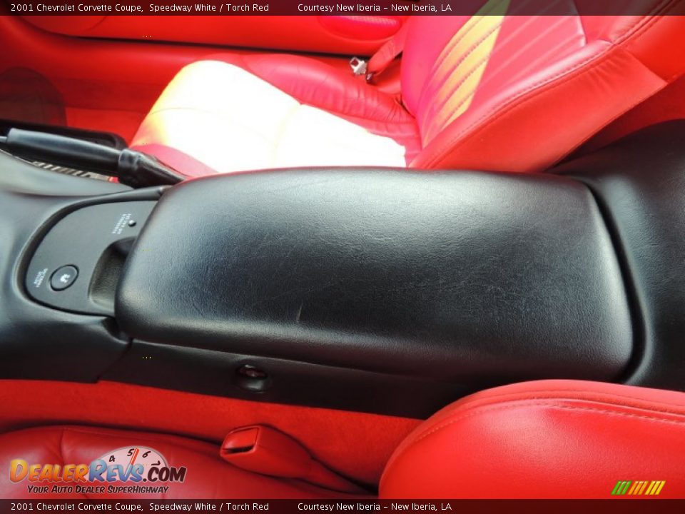 2001 Chevrolet Corvette Coupe Speedway White / Torch Red Photo #18