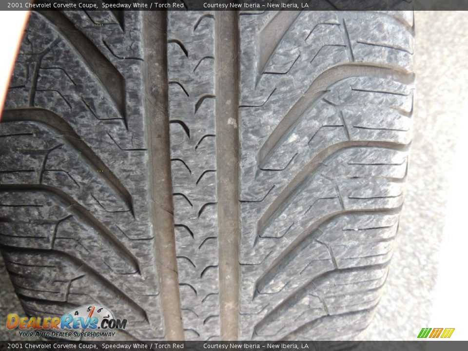 2001 Chevrolet Corvette Coupe Speedway White / Torch Red Photo #21