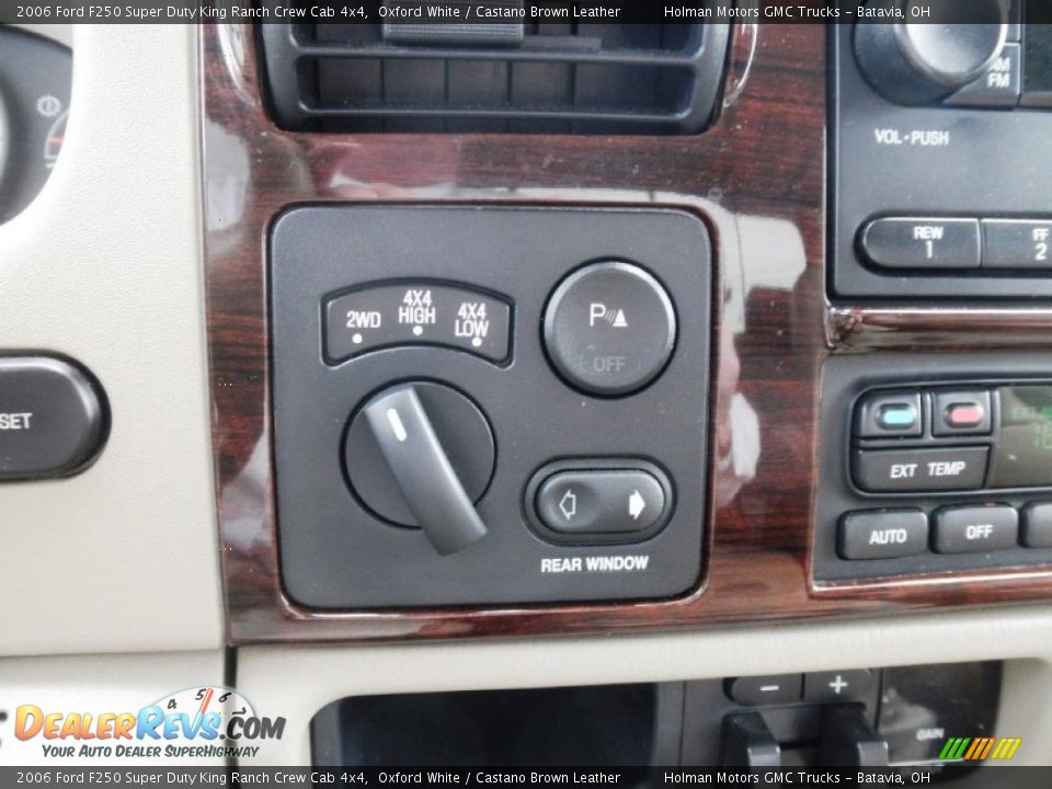 Controls of 2006 Ford F250 Super Duty King Ranch Crew Cab 4x4 Photo #11