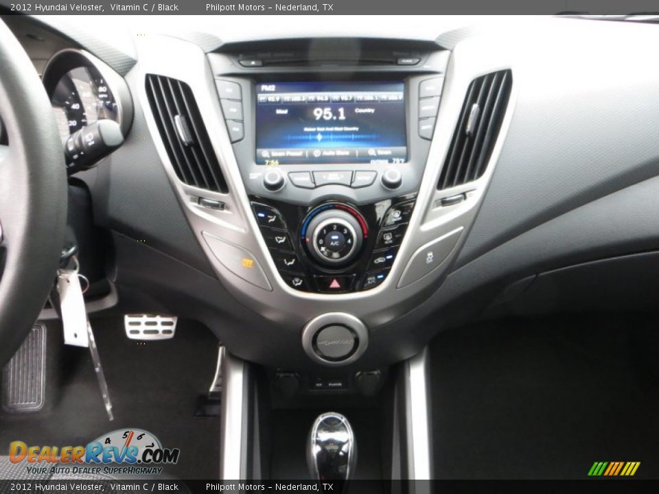 Controls of 2012 Hyundai Veloster  Photo #35
