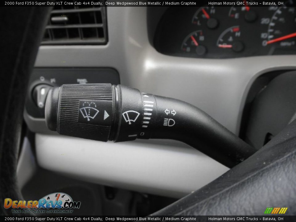 Controls of 2000 Ford F350 Super Duty XLT Crew Cab 4x4 Dually Photo #14