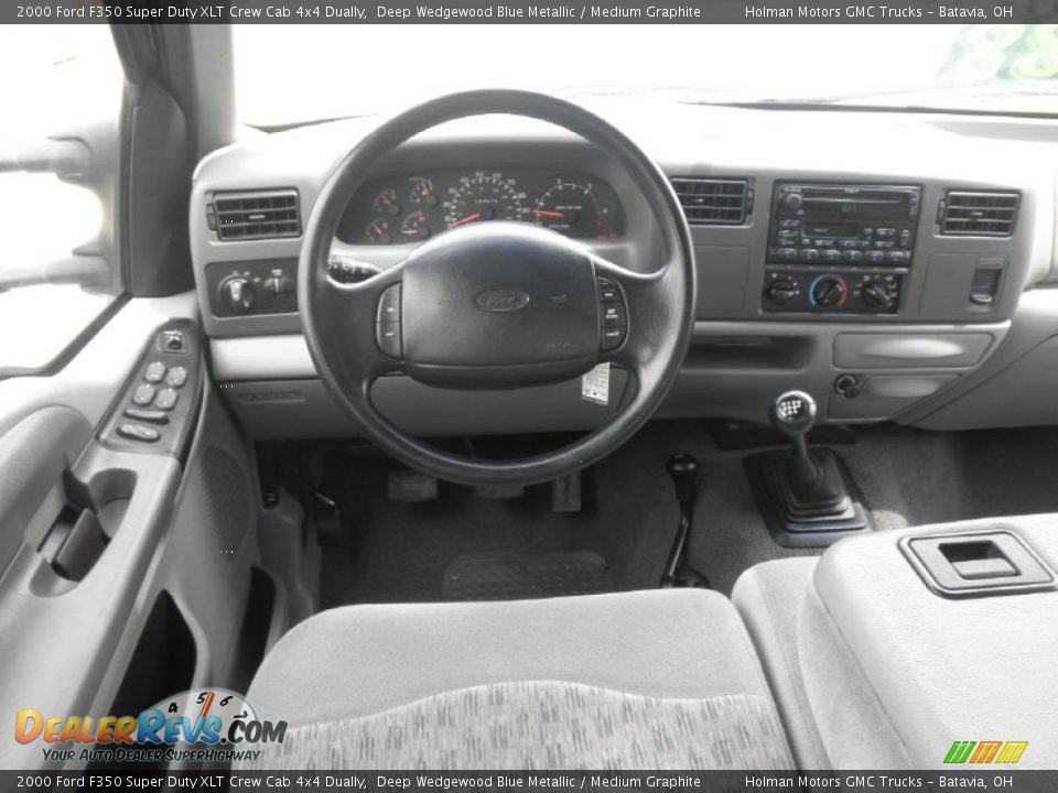 Dashboard of 2000 Ford F350 Super Duty XLT Crew Cab 4x4 Dually Photo #17