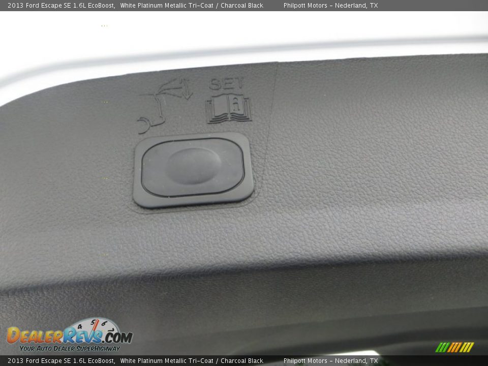 2013 Ford Escape SE 1.6L EcoBoost White Platinum Metallic Tri-Coat / Charcoal Black Photo #16
