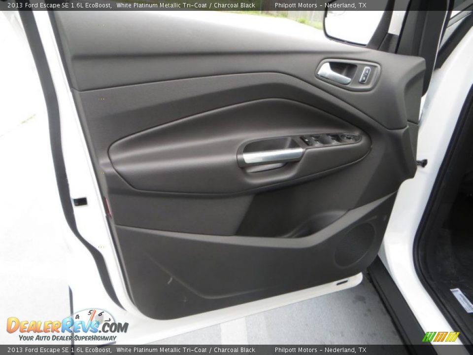 2013 Ford Escape SE 1.6L EcoBoost White Platinum Metallic Tri-Coat / Charcoal Black Photo #22