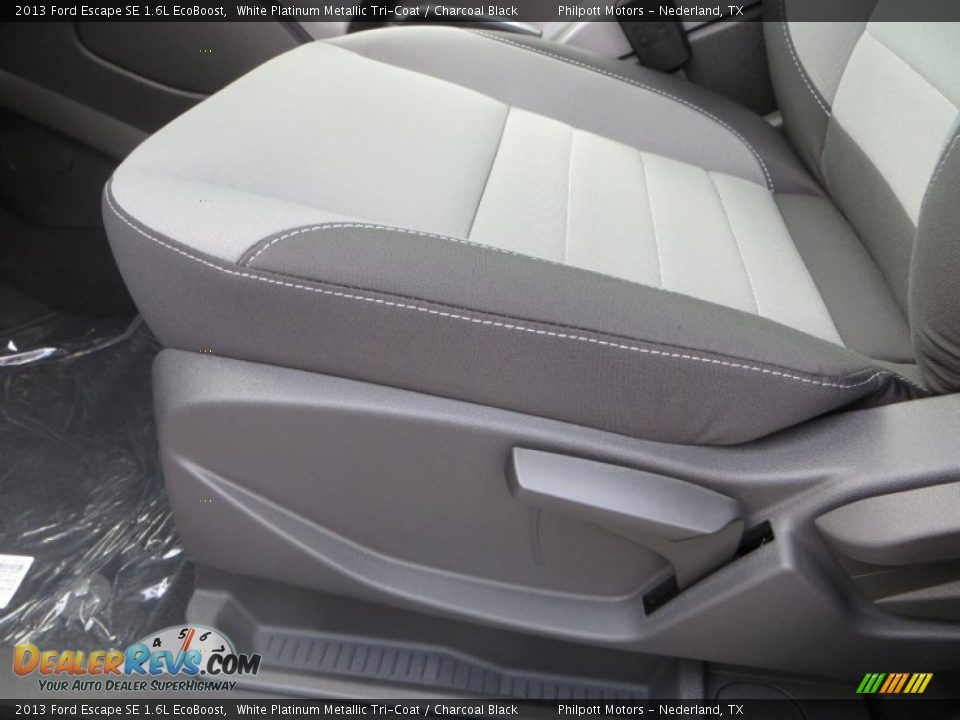 2013 Ford Escape SE 1.6L EcoBoost White Platinum Metallic Tri-Coat / Charcoal Black Photo #25