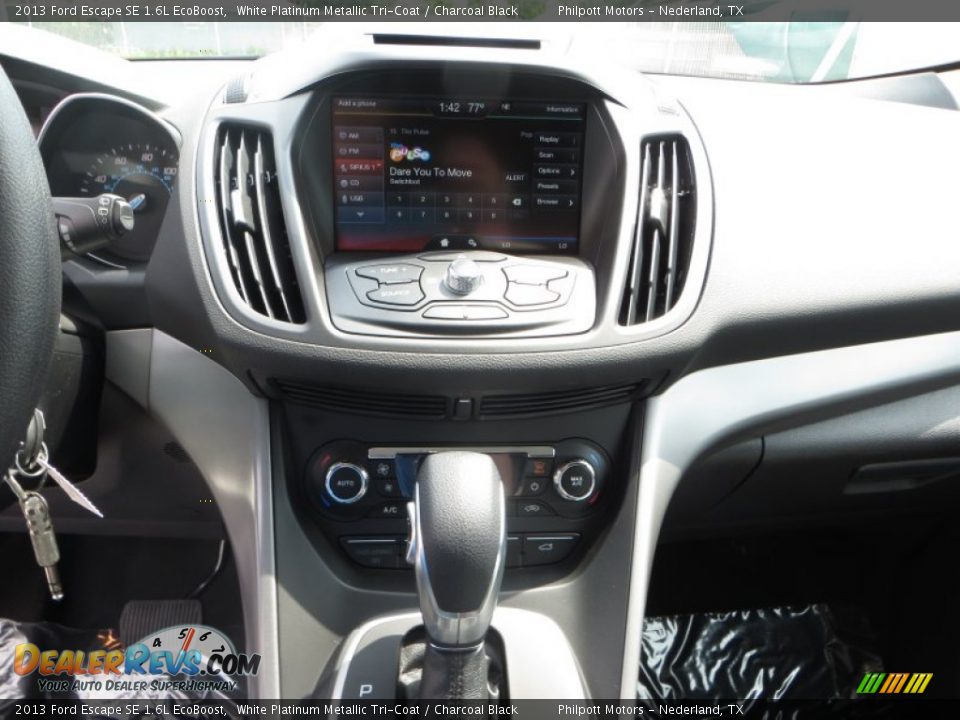 2013 Ford Escape SE 1.6L EcoBoost White Platinum Metallic Tri-Coat / Charcoal Black Photo #28