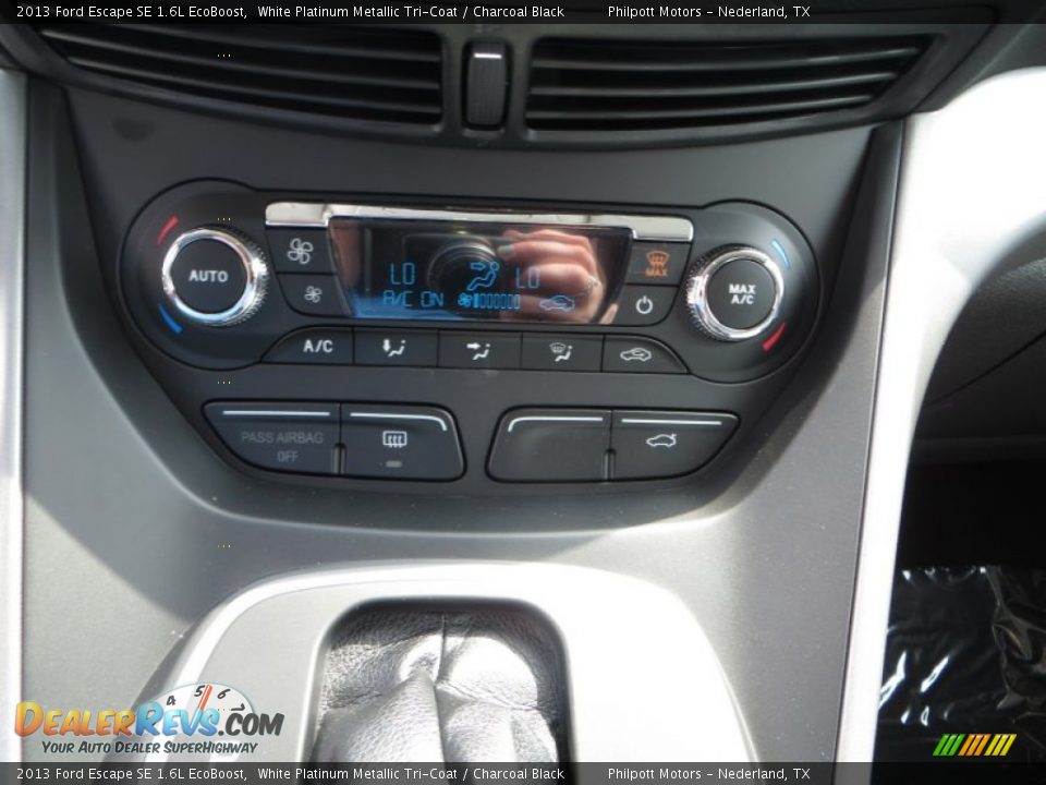 2013 Ford Escape SE 1.6L EcoBoost White Platinum Metallic Tri-Coat / Charcoal Black Photo #30