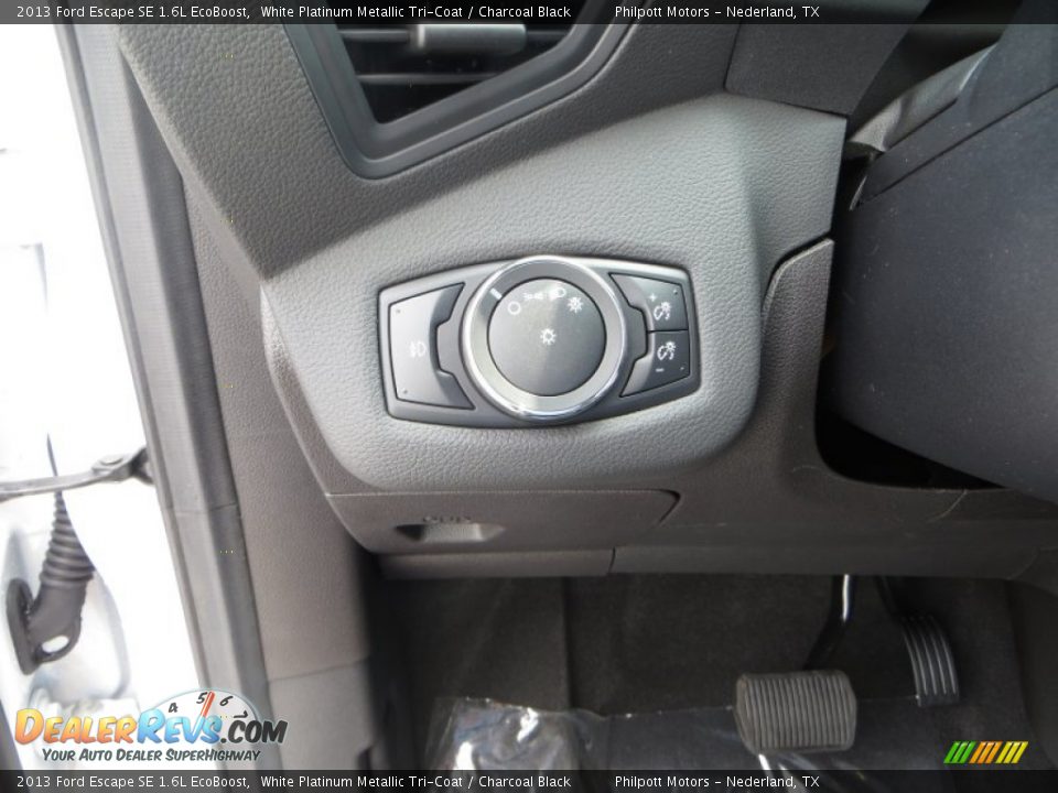 2013 Ford Escape SE 1.6L EcoBoost White Platinum Metallic Tri-Coat / Charcoal Black Photo #34