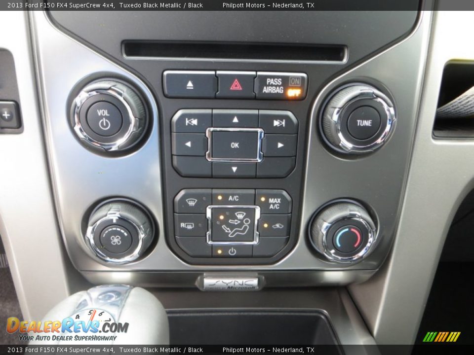 Controls of 2013 Ford F150 FX4 SuperCrew 4x4 Photo #31