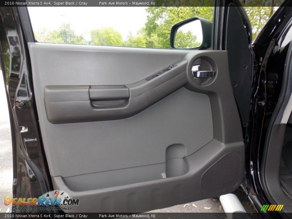 2010 Nissan Xterra S 4x4 Super Black / Gray Photo #9