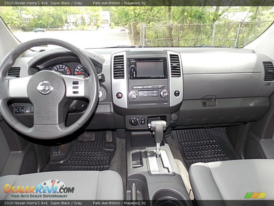 2010 Nissan Xterra S 4x4 Super Black / Gray Photo #16