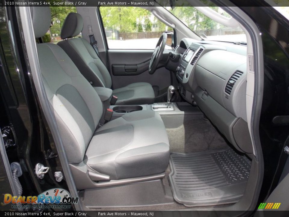 2010 Nissan Xterra S 4x4 Super Black / Gray Photo #19