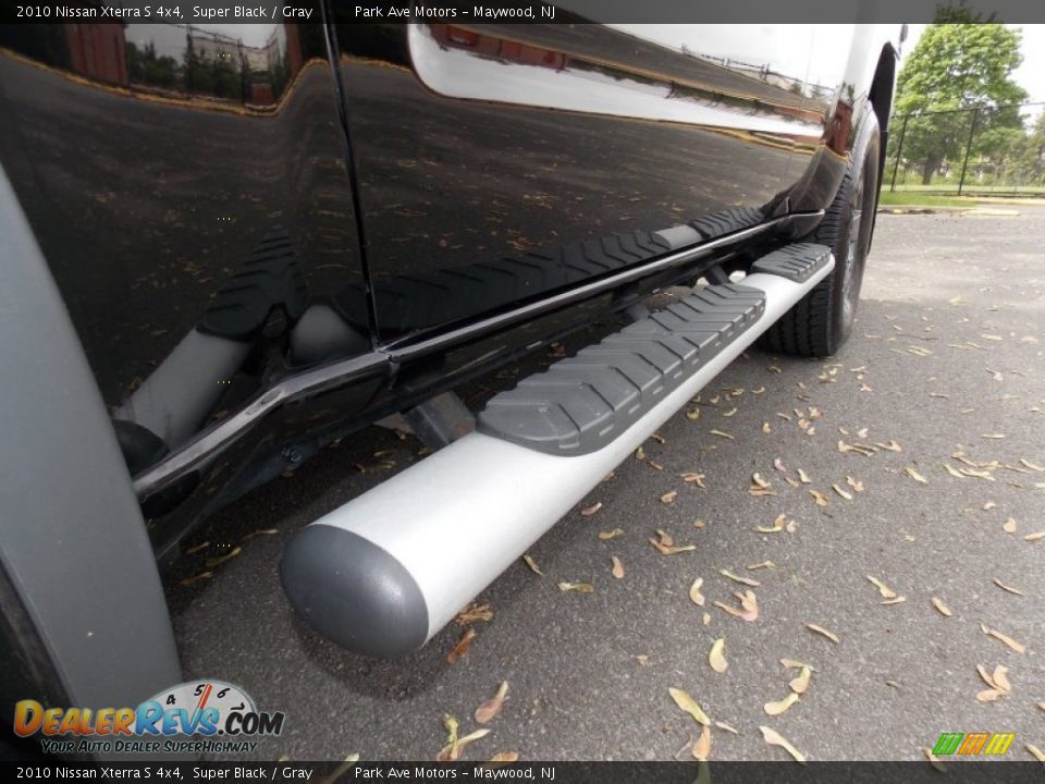 2010 Nissan Xterra S 4x4 Super Black / Gray Photo #26