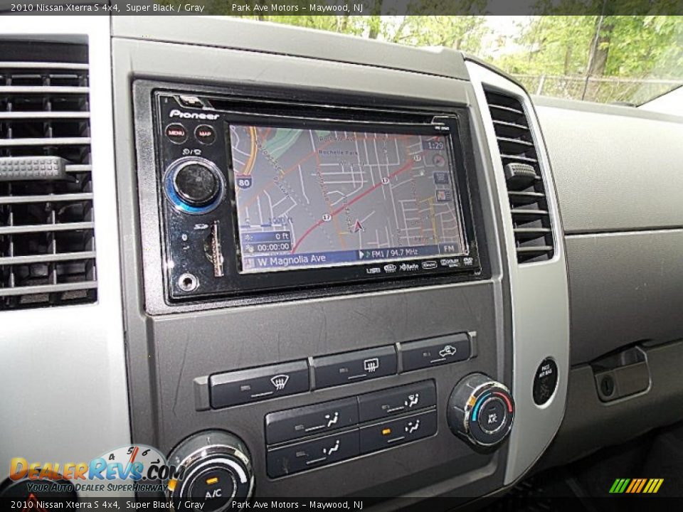 2010 Nissan Xterra S 4x4 Super Black / Gray Photo #31
