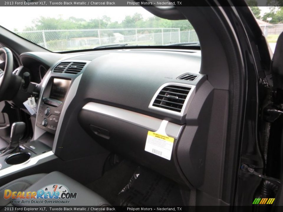 2013 Ford Explorer XLT Tuxedo Black Metallic / Charcoal Black Photo #19