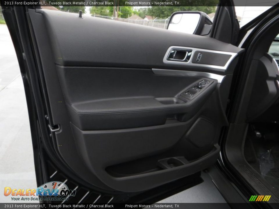 2013 Ford Explorer XLT Tuxedo Black Metallic / Charcoal Black Photo #23