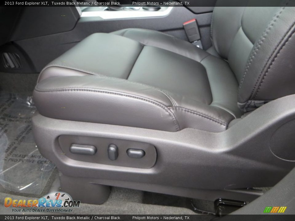 2013 Ford Explorer XLT Tuxedo Black Metallic / Charcoal Black Photo #25