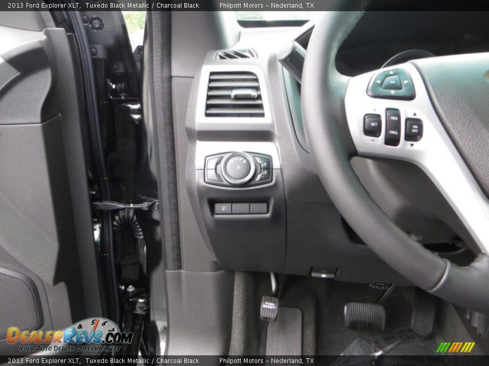 2013 Ford Explorer XLT Tuxedo Black Metallic / Charcoal Black Photo #33