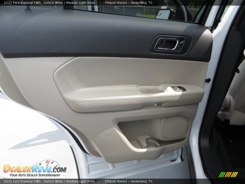 2013 Ford Explorer FWD Oxford White / Medium Light Stone Photo #17
