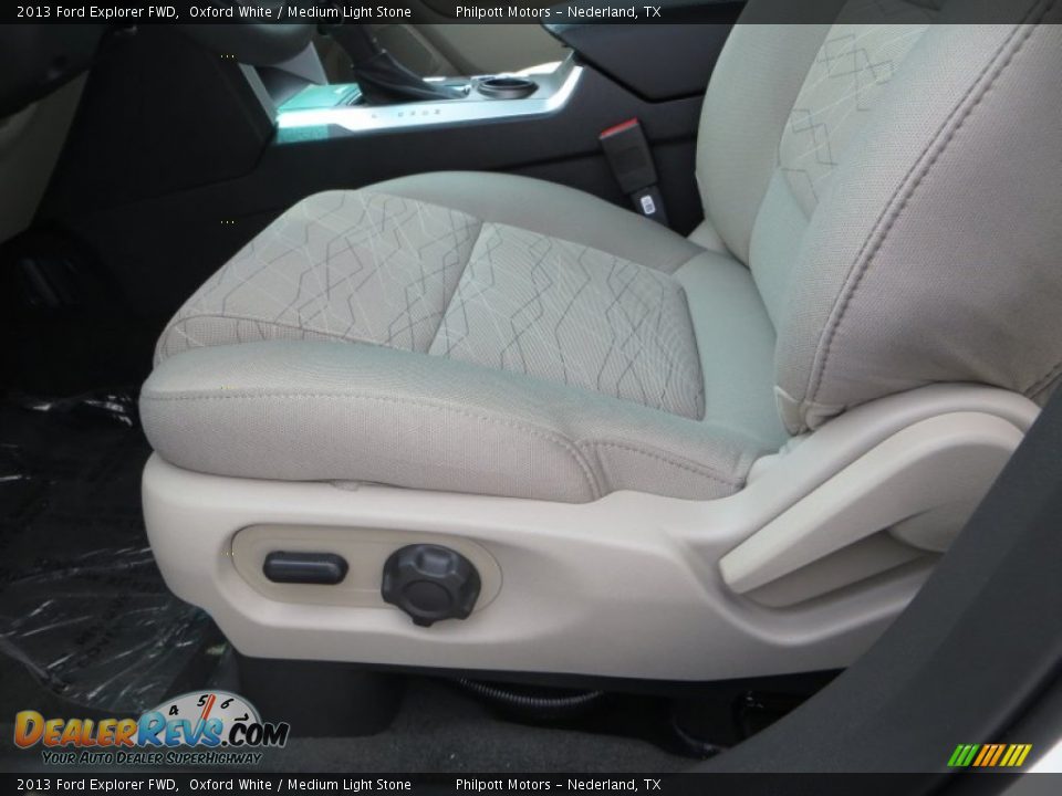 2013 Ford Explorer FWD Oxford White / Medium Light Stone Photo #22